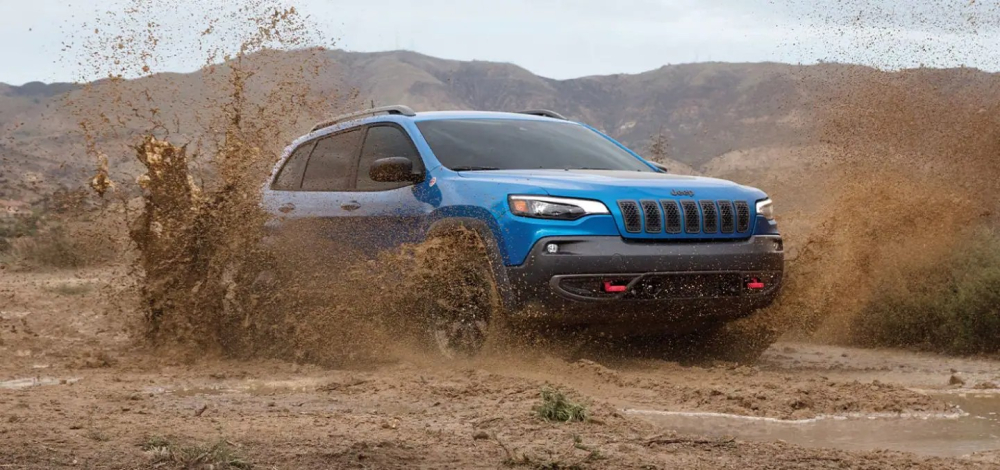 Gi&aacute; xe Jeep Cherokee