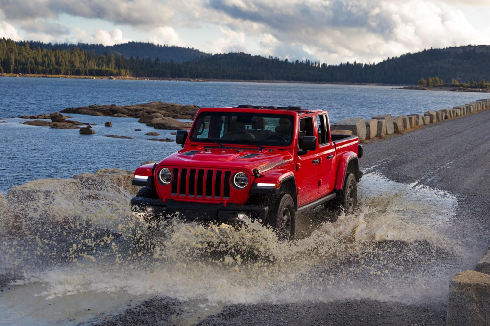 Gi&aacute; xe Jeep Gladiator