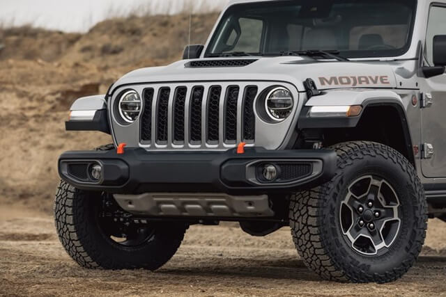 Gi&aacute; xe Jeep Gladiator