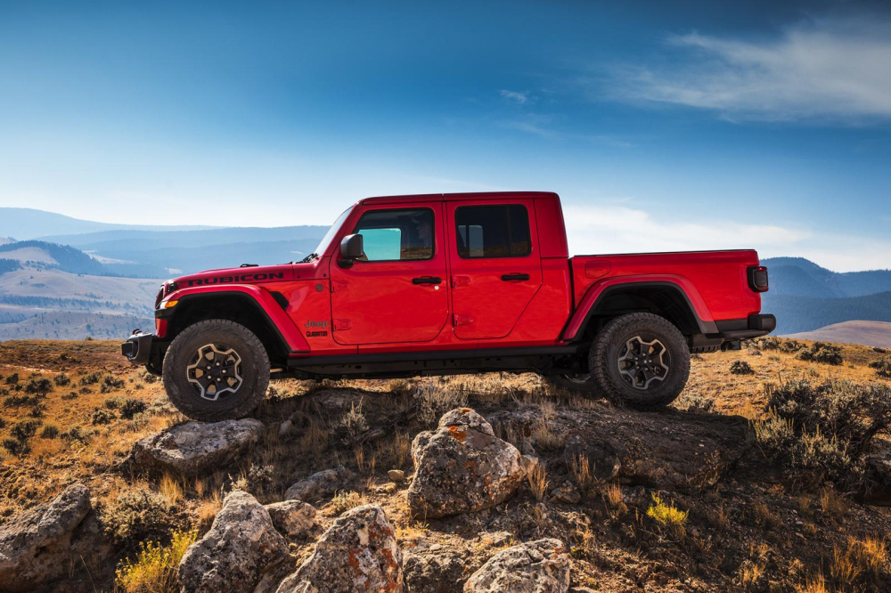 Gi&aacute; xe Jeep Gladiator