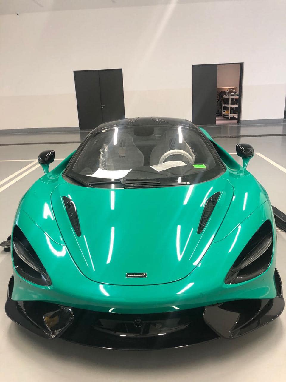 Hình ảnh chiếc siêu xe McLaren 765LT mới về Lào