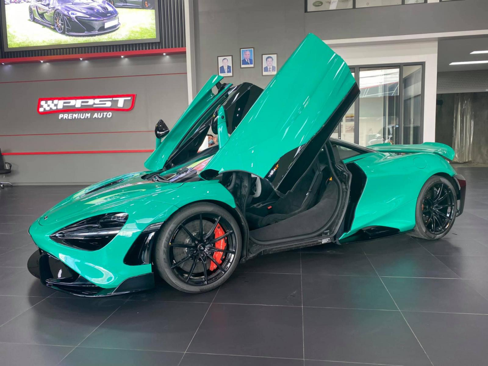 Siêu xe giới hạn McLaren 765LT chỉ được sản xuất giới hạn 765 chiếc. Xe về Lào có màu sơn xanh Tokyo Cyan