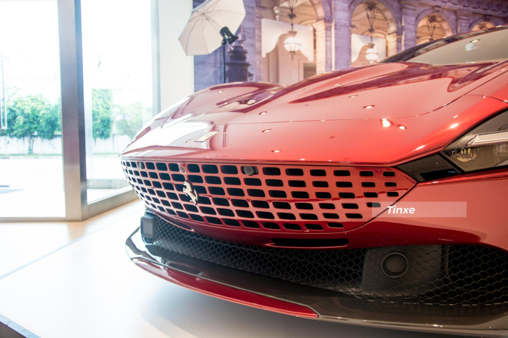 Lưới tản nhiệt độc đáo của siêu xe Ferrari Roma Lưới tản nhiệt độc đáo của siêu xe Ferrari Roma
