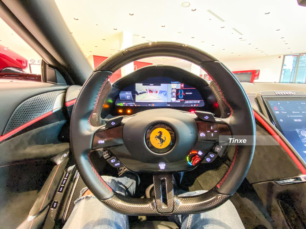 Vô-lăng siêu xe Ferrari Roma tích hợp thêm nhiều nút bấm cảm ứng Vô-lăng siêu xe Ferrari Roma tích hợp thêm nhiều nút bấm cảm ứng