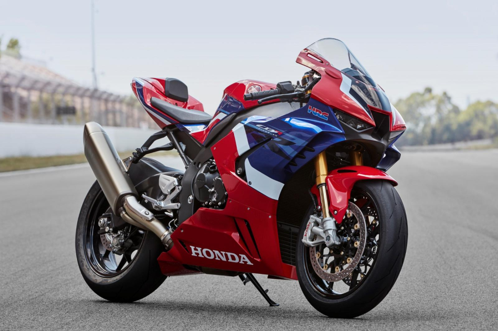 Honda CBR1000RR-R Fireblade SP được lấy cảm hứng từ mẫu xe đua MotoGP khiến giới chơi xe tại Việt Nam kh&ocirc;ng khỏi xu&yacute;t xoa&rdquo;.