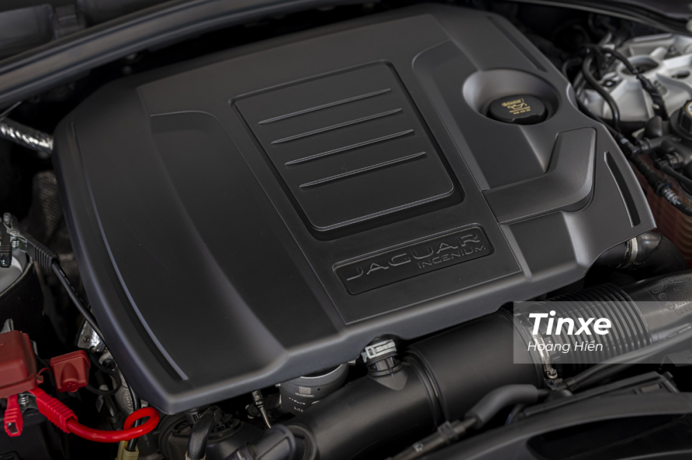 Động cơ của Jaguar F-Pace 2021 không có sự thay đổi. Động cơ của Jaguar F-Pace 2021 không có sự thay đổi.