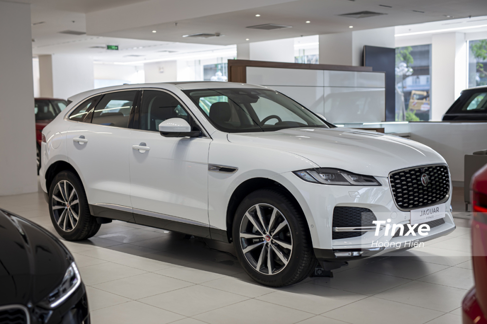 Jaguar F-Pace 2021 với thiết kế ngoại thất được trau truốt hơn. Jaguar F-Pace 2021 với thiết kế ngoại thất được trau truốt hơn.