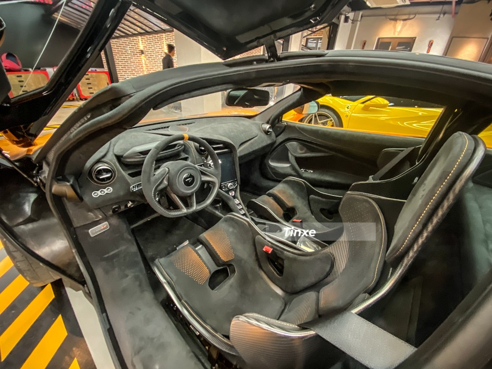 Toàn bộ nội y của McLaren 765LT đầu tiên về nước