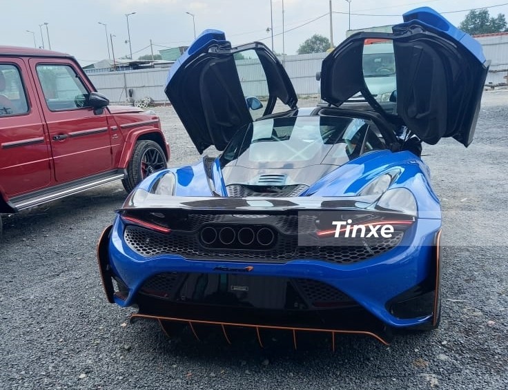 Chiếc siêu xe giới hạn McLaren 765LT này có màu Paris Blue