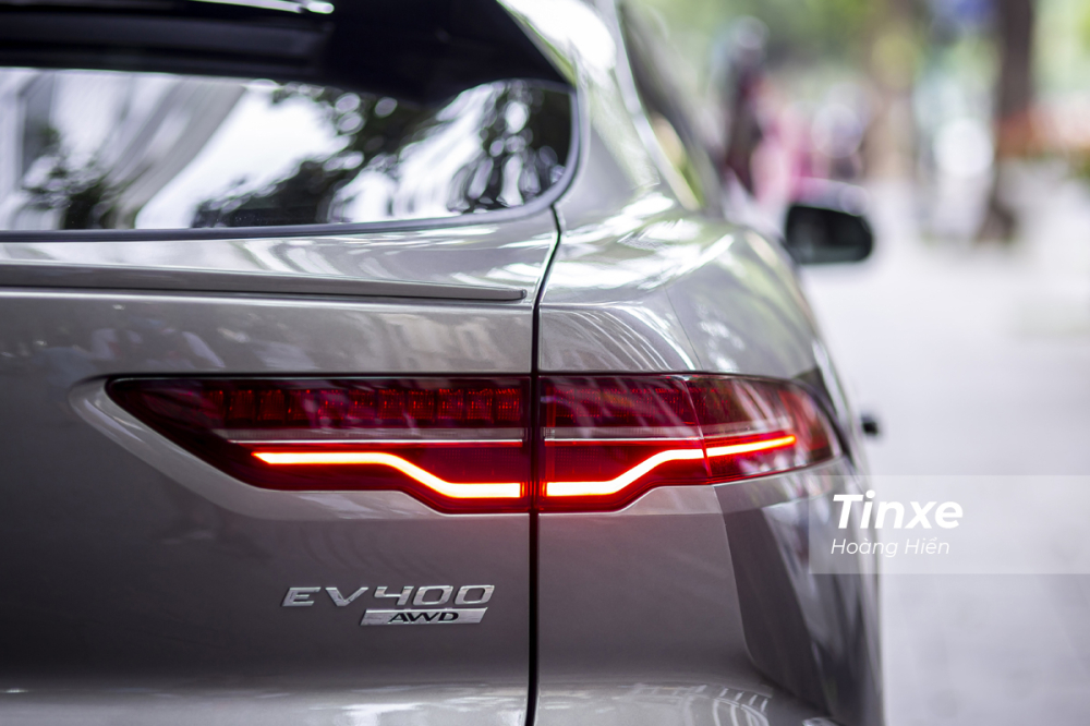 Jaguar I-Pace c&oacute; thể tăng tốc từ 0-96 km/h chỉ trong 4,5 gi&acirc;y.