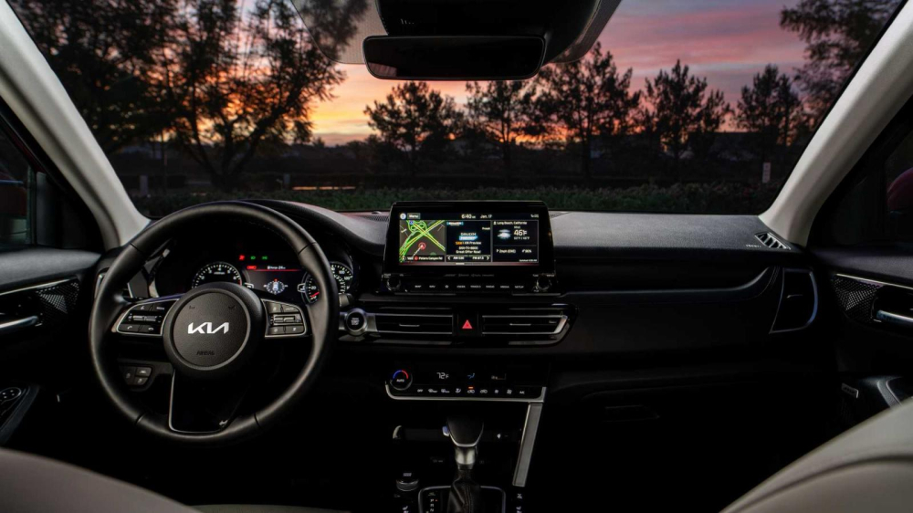 Kia Seltos 2022 c&oacute; th&ecirc;m nhiều trang bị an to&agrave;n ti&ecirc;u chuẩn