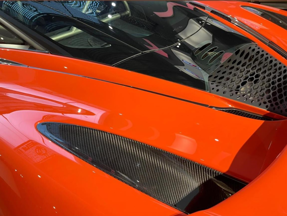 Thêm 1 chi tiết khác của chiếc McLaren 765LT này là carbon