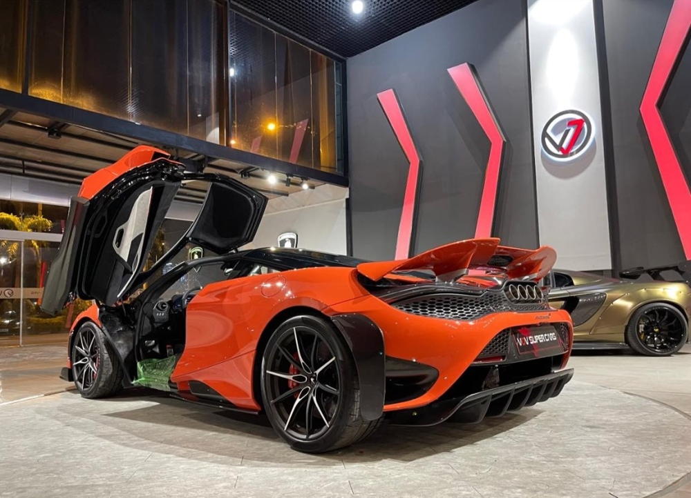 Và đây là chiếc McLaren 765LT thứ 3 về nước