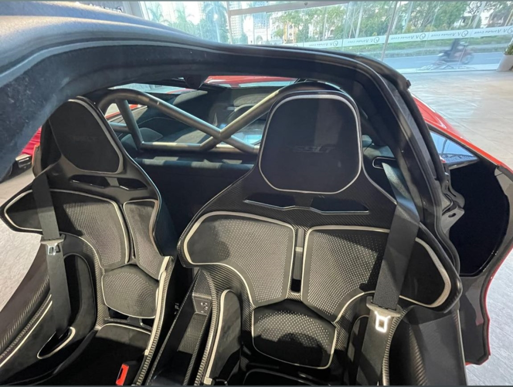 Khung chống lật của siêu xe McLaren 765LT