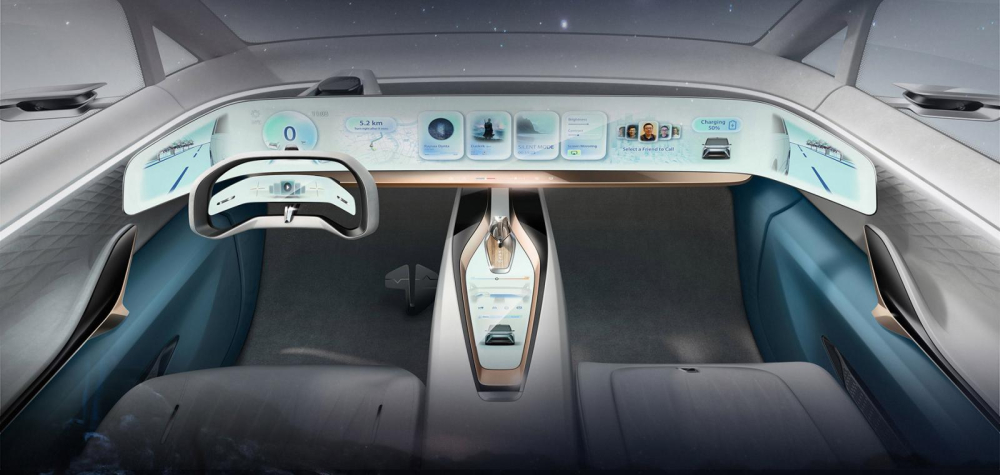 Nội thất với màn hình tràn viền của Maxus MIFA