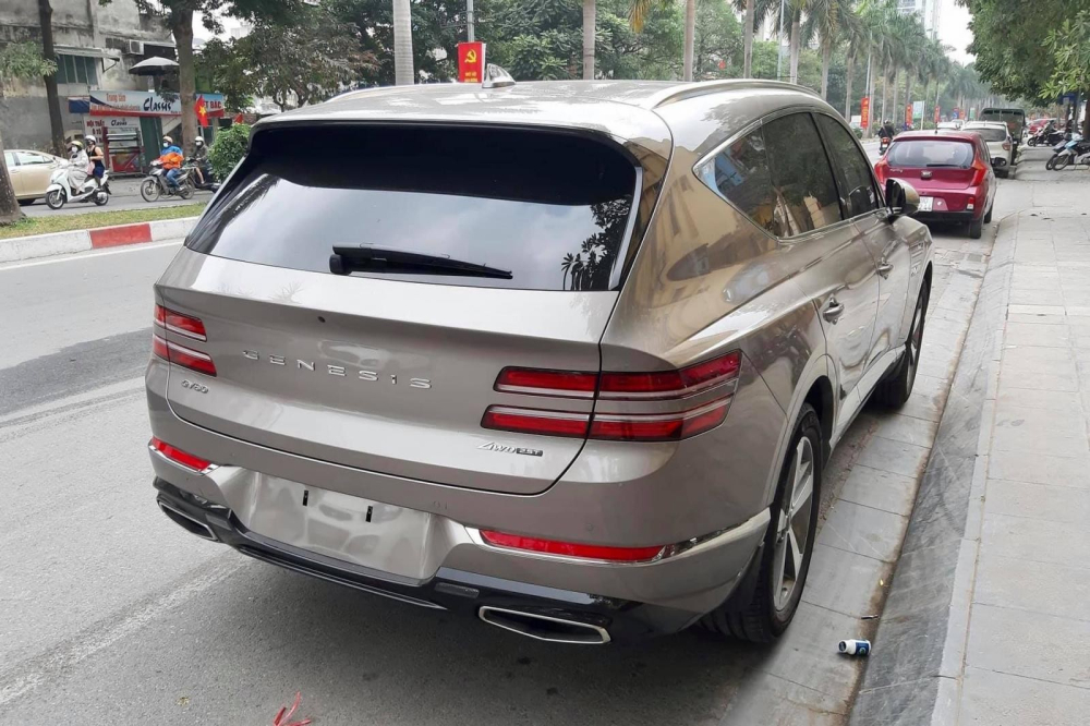 Kích thước tổng thể của Genesis GV80 là 4.945 x 1.975 x 1.715 mm (D x R x C).