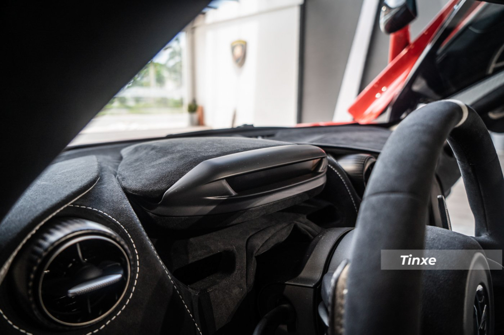 Tiếp đến l&agrave; việc m&ocirc;-men xoắn cực đại của si&ecirc;u xe McLaren 765LT đ&atilde; l&agrave; 800 Nm, tăng 30 Nm so với si&ecirc;u xe McLaren 720S đang giữ nhiều danh hiệu ở c&aacute;c cuộc đua drag 400m hay 800m. 