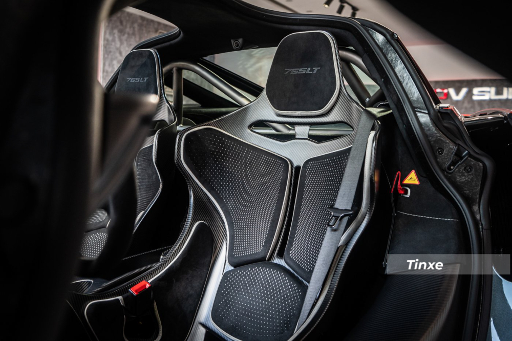 Nội thất siêu xe giới hạn McLaren 765LT thứ 3 về Việt Nam