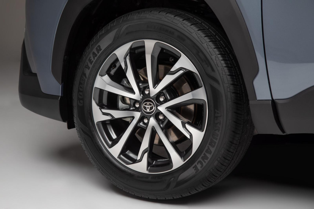 V&agrave;nh hợp kim 18 inch của Toyota Corolla Cross 2022 