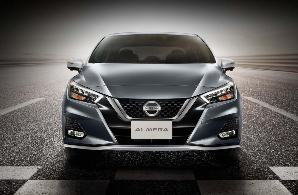 Cận cảnh thiết kế đầu xe của Nissan Almera Sportech 2021