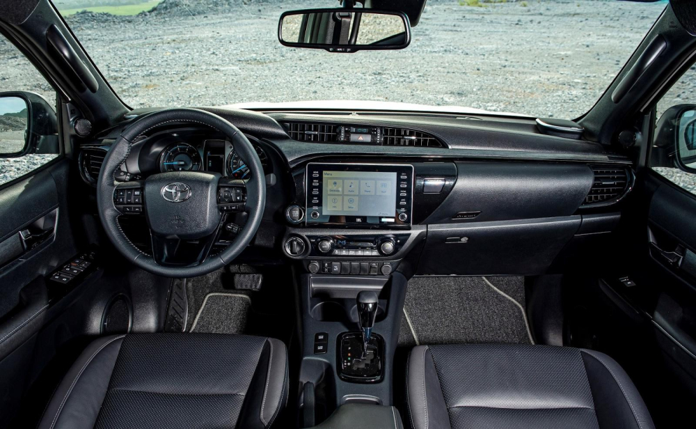 Nội thất của Toyota Hilux 2021.