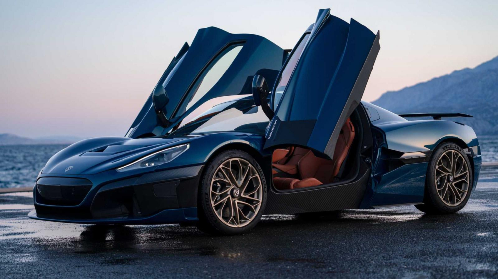 Rimac Nevera khi mở cửa