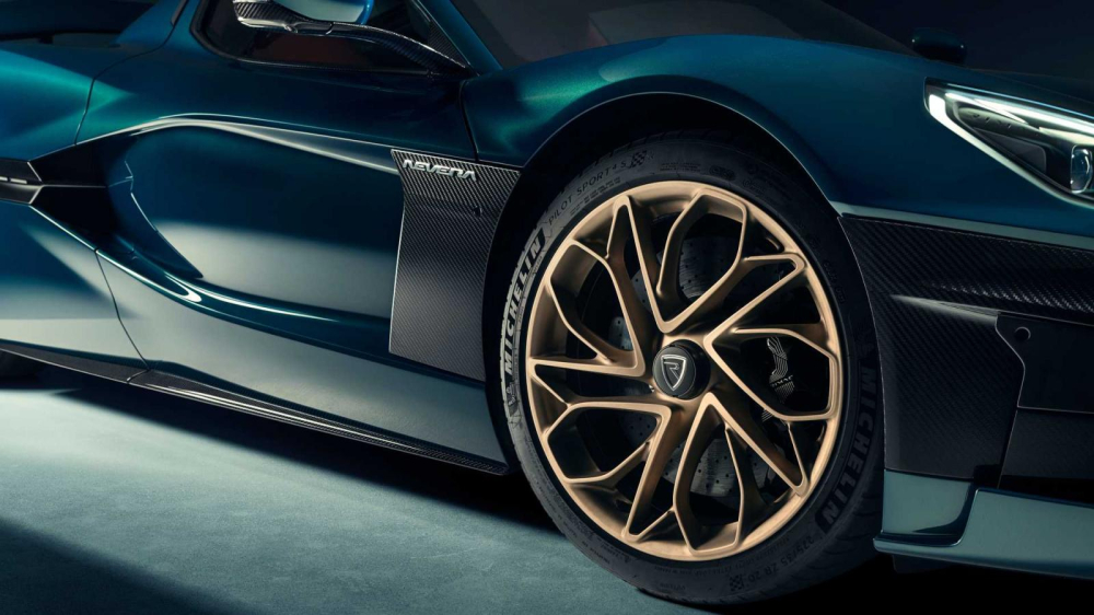Cận cảnh b&aacute;nh xe của Rimac Nevera