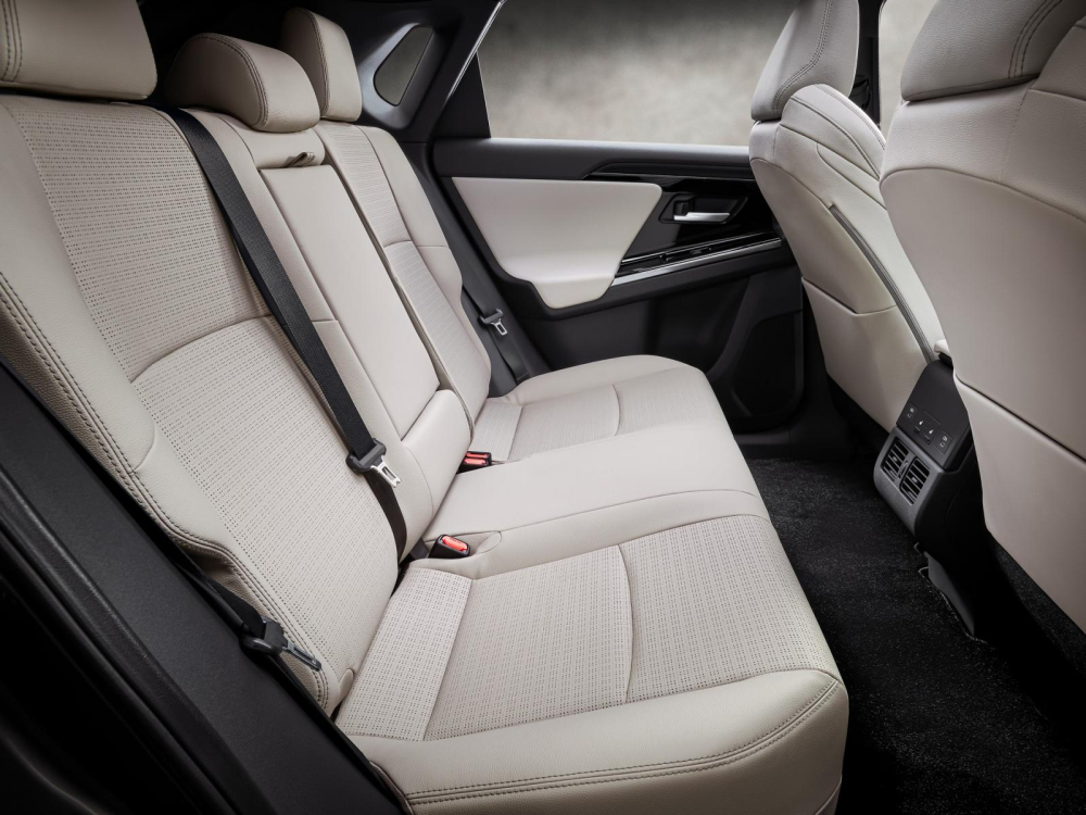 H&agrave;ng ghế sau của Toyota bZ4X
