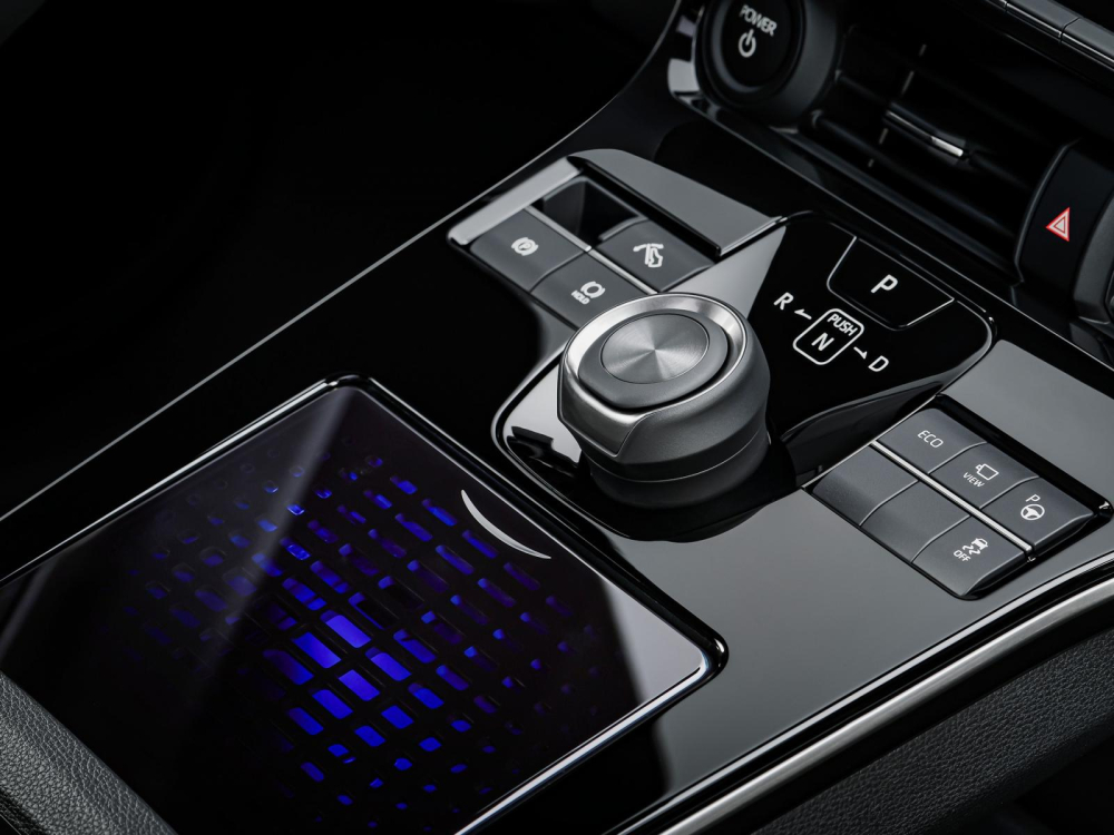 N&uacute;m xoay chuyển số của Toyota bZ4X