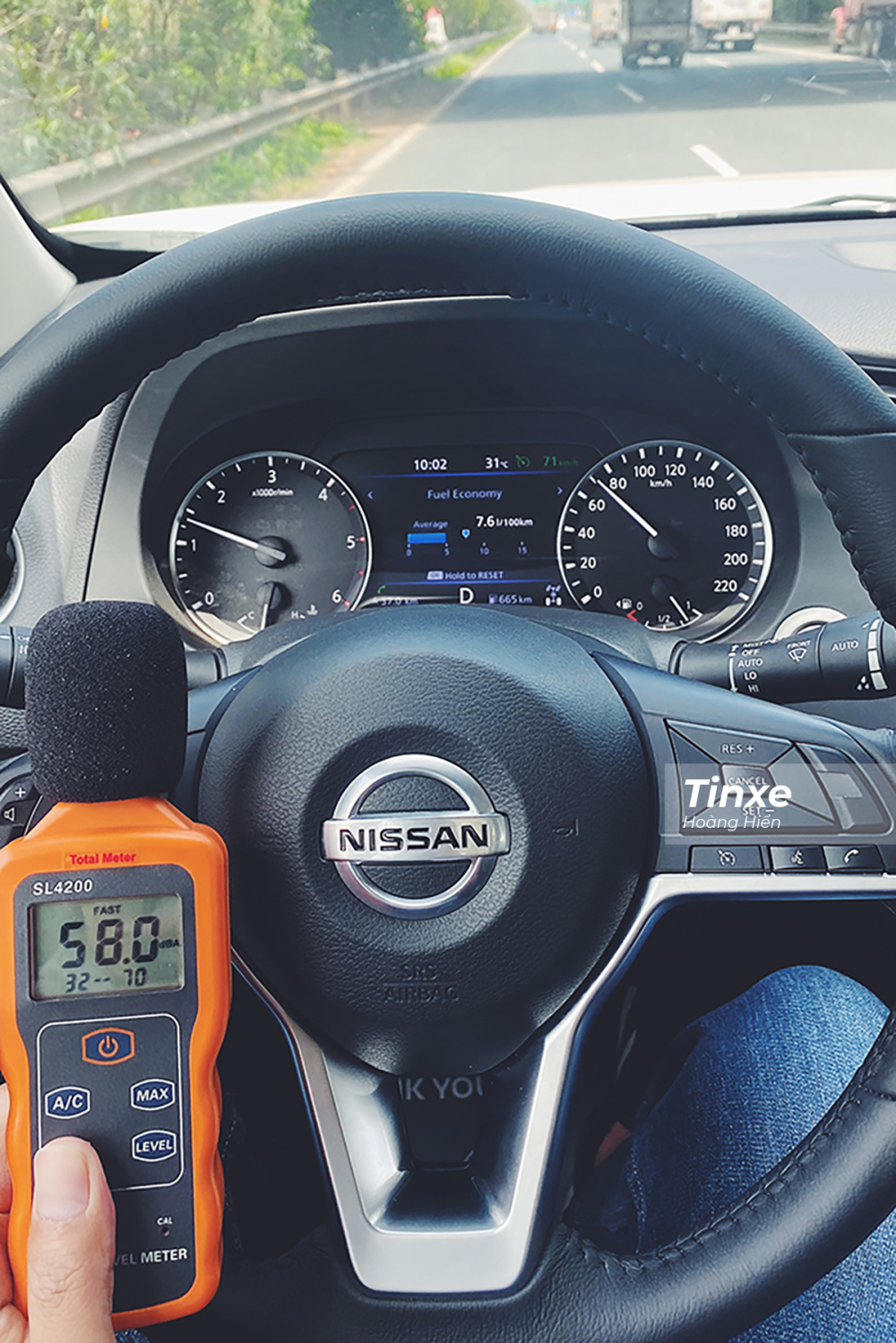 Ở vị tr&iacute; người l&aacute;i, độ ồn của Nissan Navara 2021 được đ&aacute;nh gi&aacute; l&agrave; tốt.