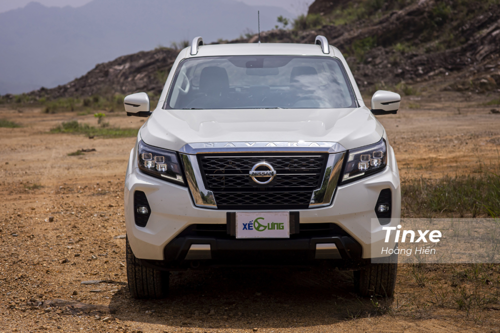 Phần đầu xe của Nissan Navara 2021 c&oacute; sự thay đổi ngoạn mục.