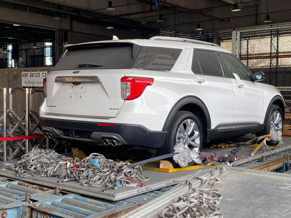 Ford Explorer 2021 bất ngờ được đưa về Việt Nam qua đường máy bay (Ảnh: Dung Le).