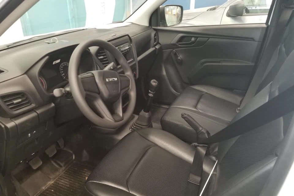 Nội thất của Isuzu D-Max 2021 bản cabin đơn.
