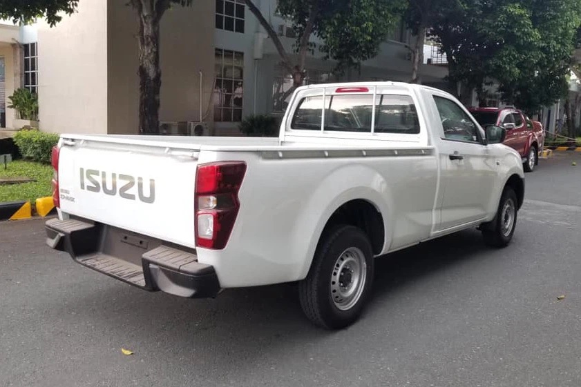 Thiết kế của Isuzu D-Max 2021 bản cabin đơn vẫn giống những bản cabin đ&ocirc;i b&igrave;nh thường.