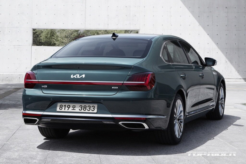 Kia K9 2021 nh&igrave;n từ ph&iacute;a sau
