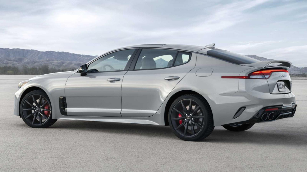 Kia Stinger Scorpion Special Edition 2022 c&oacute; cả bản RWD v&agrave; AWD