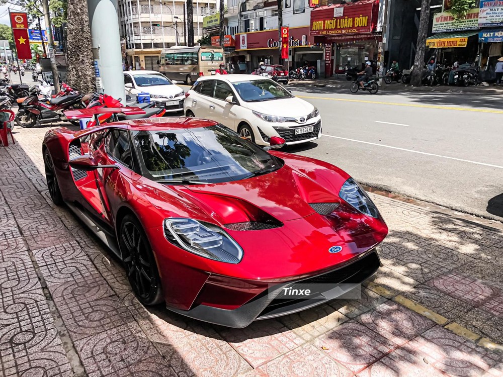 Vẻ đẹp của si&ecirc;u xe Ford GT ti&ecirc;u chuẩn