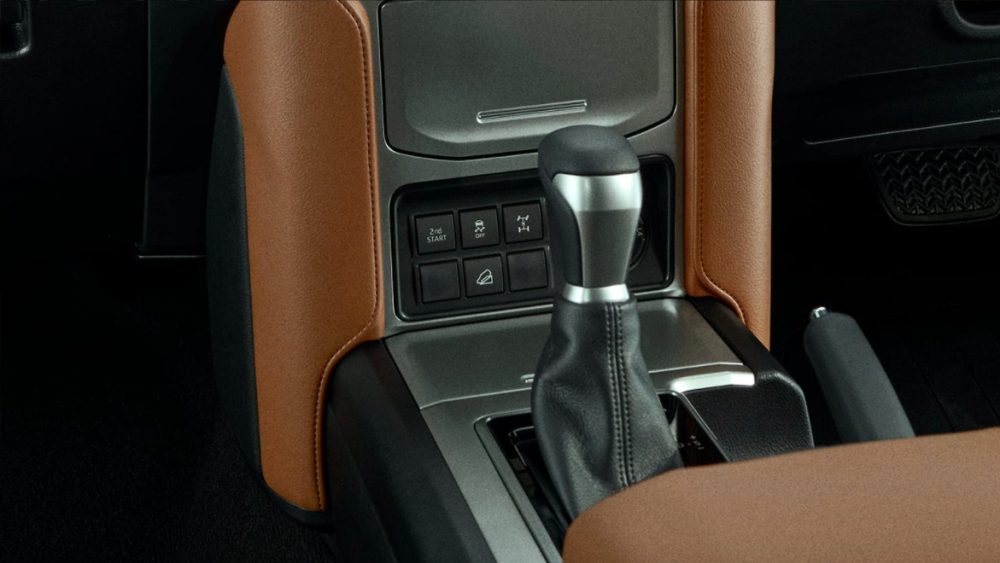 Ốp hai bên cụm điều khiển trung tâm của Toyota Land Cruiser Prado 70th Anniversary 2021 Ốp hai bên cụm điều khiển trung tâm của Toyota Land Cruiser Prado 70th Anniversary 2021