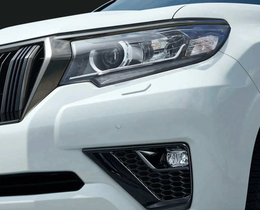 Chi tiết trang trí trong đèn pha và đèn sương mù trước của Toyota Land Cruiser Prado 70th Anniversary 2021 Chi tiết trang trí trong đèn pha và đèn sương mù trước của Toyota Land Cruiser Prado 70th Anniversary 2021