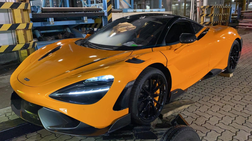 Hiện si&ecirc;u xe McLaren 765LT n&agrave;y đ&atilde; về đến cảng của một đất nước ch&acirc;u &Aacute; để chuẩn bị l&ecirc;n container về Việt Nam