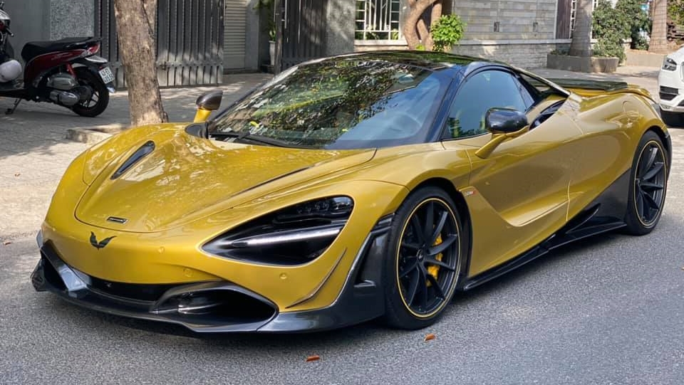 Bên hông xe có thêm các ốp sườn hoàn toàn mới của Novitec