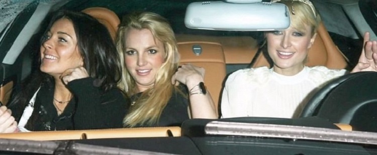 Nữ hoàng tiệc tùng lái chiếc Mercedes-Benz SLR McLaren chở theo Lindsay Lohan và Britney Spears