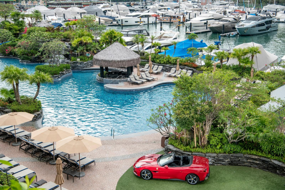 Ferrari Portofino M ra mắt tại Hong Kong ở bến du thuyền Aberdeen Marina Club