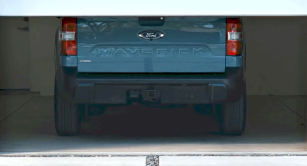 Những người tinh mắt ph&aacute;t hiện ra tr&ecirc;n cửa th&ugrave;ng sau của Ford Maverick 2022 c&oacute; tem chữ Hybrid