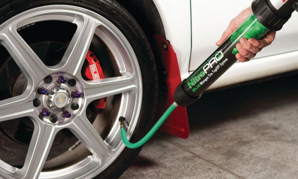 Nhiều người chọn cách bơm khí ni-tơ cho lốp ô tô, nhất là vào mùa hè, để có những chuyến thoải mái hơn