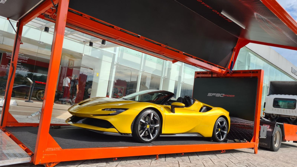 Si&ecirc;u xe mui trần Ferrari SF90 Spider đ&atilde; c&oacute; mặt tại Malaysia