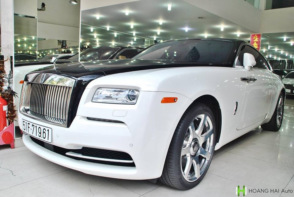 Ngoại hình chiếc Rolls-Royce Wraith lúc được Chủ tịch Trung Nguyên bán lại cho công ty nhập khẩu tư nhân quận 5 vào năm 2018 Ngoại hình chiếc Rolls-Royce Wraith lúc được Chủ tịch Trung Nguyên bán lại cho công ty nhập khẩu tư nhân quận 5 vào năm 2018
