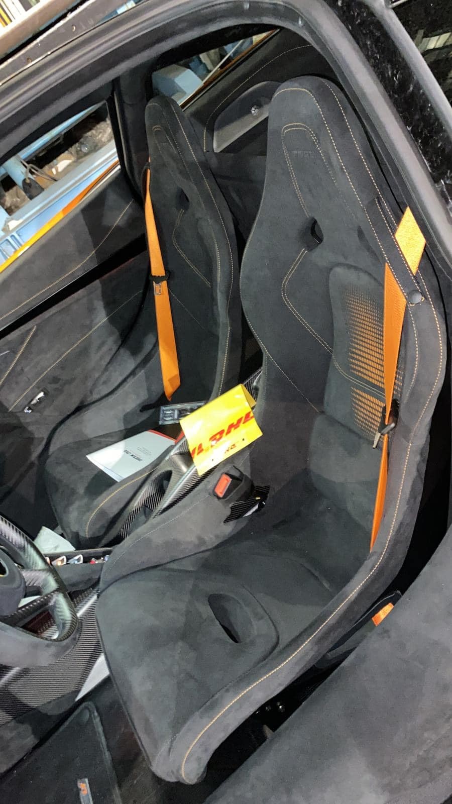 Khoang lái của McLaren 765LT thứ 4 về Việt Nam