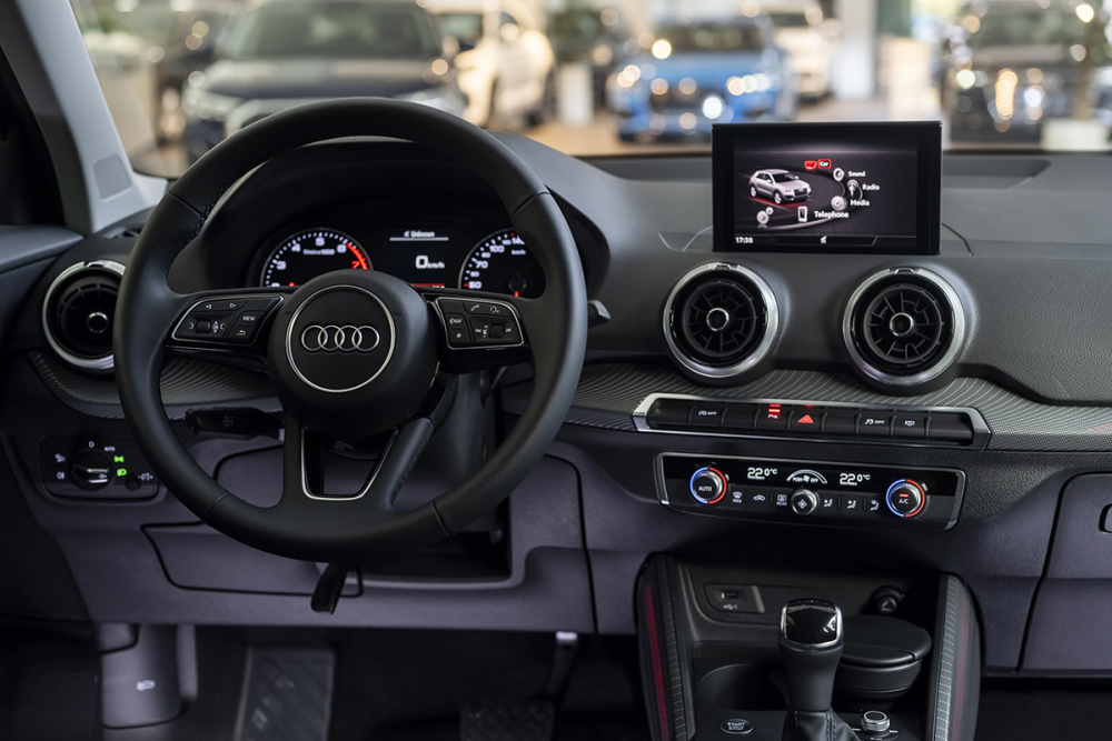 Nội thất đơn giản nhưng vẫn mang những đường nét đặc trưng của Audi.