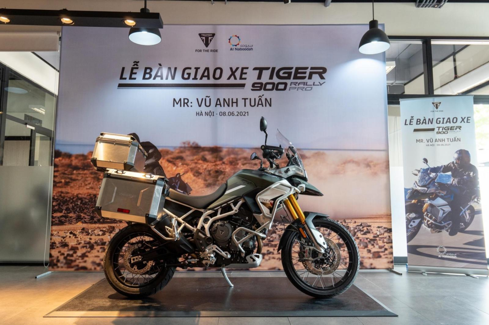 Chiếc xe Triumph Tiger 900 Rally Pro của MC Anh Tuấn được trang bị thêm Chiếc xe Triumph Tiger 900 Rally Pro của MC Anh Tuấn được trang bị thêm
